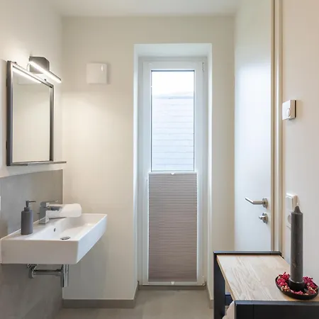 Nord-west - Direkt Am Nordseedeich Mit Blick Auf Den * Nordstrand